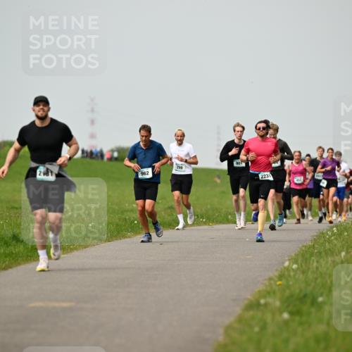 10.05.2026 - 8. Wedeler Halbmarathon Dr. Thomas Lammeyer http://msf.ph/oto/9702925 10.05.2026 11:49:25 Laufen 281, 962, 299, 901, 2231 meine-sportfotos.de
