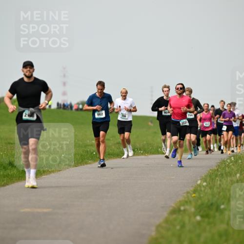 10.05.2026 - 8. Wedeler Halbmarathon Dr. Thomas Lammeyer http://msf.ph/oto/9702926 10.05.2026 11:49:25 Laufen 962, 901, 299, 794, 2231 meine-sportfotos.de