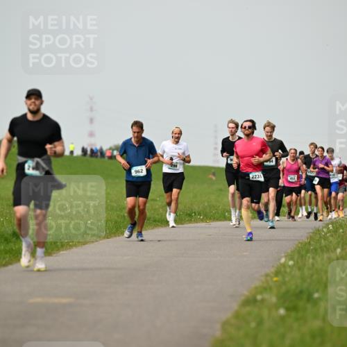 10.05.2026 - 8. Wedeler Halbmarathon Dr. Thomas Lammeyer http://msf.ph/oto/9702927 10.05.2026 11:49:25 Laufen 299, 962, 2231, 452, 2027 meine-sportfotos.de