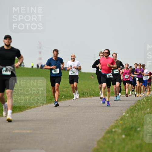 10.05.2026 - 8. Wedeler Halbmarathon Dr. Thomas Lammeyer http://msf.ph/oto/9702931 10.05.2026 11:49:26 Laufen 962, 299, 2231, 794, 452 meine-sportfotos.de