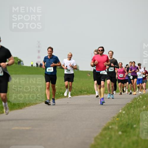 10.05.2026 - 8. Wedeler Halbmarathon Dr. Thomas Lammeyer http://msf.ph/oto/9702934 10.05.2026 11:49:26 Laufen 962, 299, 794, 2231, 452, 202, 830, 452 meine-sportfotos.de