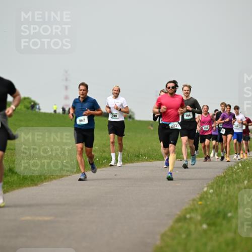 10.05.2026 - 8. Wedeler Halbmarathon Dr. Thomas Lammeyer http://msf.ph/oto/9702935 10.05.2026 11:49:26 Laufen 299, 962, 2231, 794, 452 meine-sportfotos.de