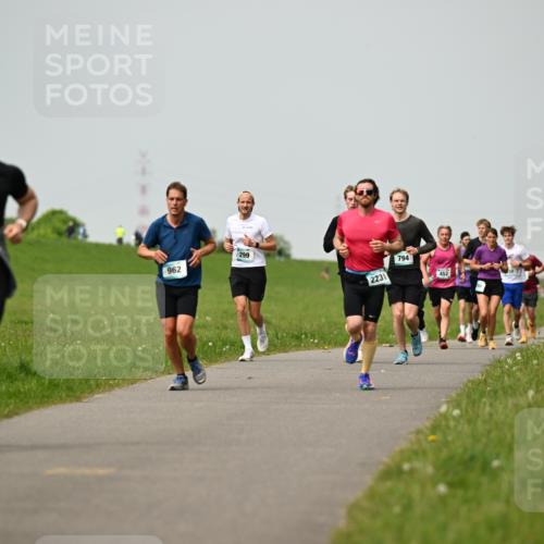 10.05.2026 - 8. Wedeler Halbmarathon Dr. Thomas Lammeyer http://msf.ph/oto/9702936 10.05.2026 11:49:26 Laufen 962, 299, 2231, 794 meine-sportfotos.de