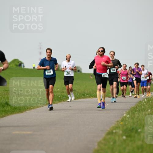10.05.2026 - 8. Wedeler Halbmarathon Dr. Thomas Lammeyer http://msf.ph/oto/9702938 10.05.2026 11:49:27 Laufen 962, 299, 2231, 794, 452 meine-sportfotos.de