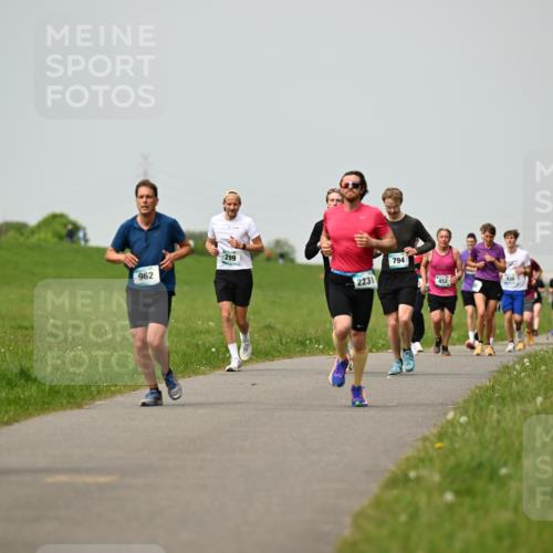 10.05.2026 - 8. Wedeler Halbmarathon Dr. Thomas Lammeyer http://msf.ph/oto/9702940 10.05.2026 11:49:27 Laufen 299, 962, 2231, 794, 452 meine-sportfotos.de
