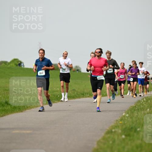 10.05.2026 - 8. Wedeler Halbmarathon Dr. Thomas Lammeyer http://msf.ph/oto/9702941 10.05.2026 11:49:27 Laufen 299, 962, 2231, 794, 452 meine-sportfotos.de