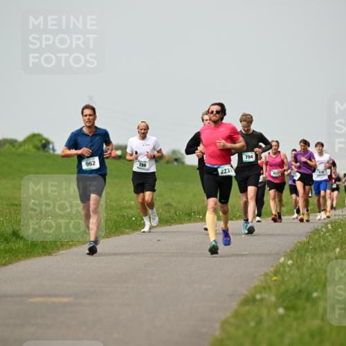10.05.2026 - 8. Wedeler Halbmarathon Dr. Thomas Lammeyer http://msf.ph/oto/9702942 10.05.2026 11:49:27 Laufen 962, 299, 2231, 794, 452 meine-sportfotos.de