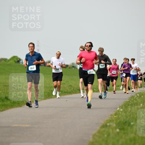 10.05.2026 - 8. Wedeler Halbmarathon Dr. Thomas Lammeyer http://msf.ph/oto/9702944 10.05.2026 11:49:28 Laufen 962, 299, 2231, 794, 452, 830 meine-sportfotos.de