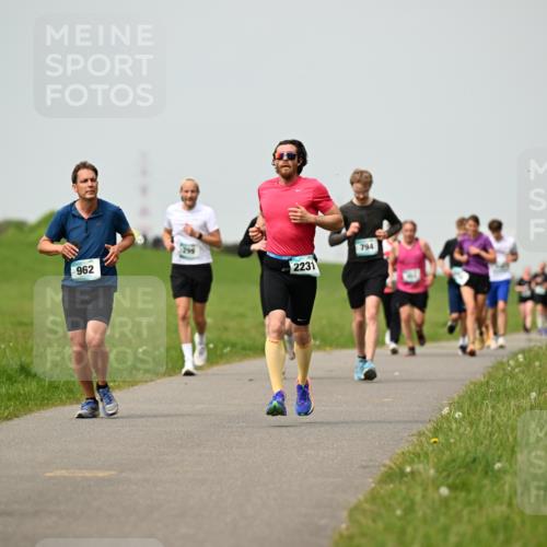 10.05.2026 - 8. Wedeler Halbmarathon Dr. Thomas Lammeyer http://msf.ph/oto/9702952 10.05.2026 11:49:29 Laufen 962, 2231, 794 meine-sportfotos.de