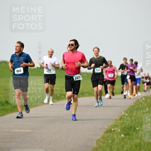 10.05.2026 - 8. Wedeler Halbmarathon Dr. Thomas Lammeyer http://msf.ph/oto/9702956 10.05.2026 11:49:29 Laufen 962, 2231, 794 meine-sportfotos.de