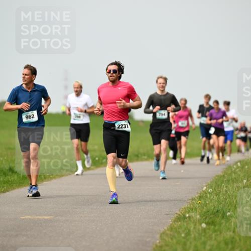 10.05.2026 - 8. Wedeler Halbmarathon Dr. Thomas Lammeyer http://msf.ph/oto/9702957 10.05.2026 11:49:30 Laufen 962, 2231, 794 meine-sportfotos.de