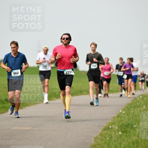10.05.2026 - 8. Wedeler Halbmarathon Dr. Thomas Lammeyer http://msf.ph/oto/9702958 10.05.2026 11:49:30 Laufen 962, 2231, 794 meine-sportfotos.de