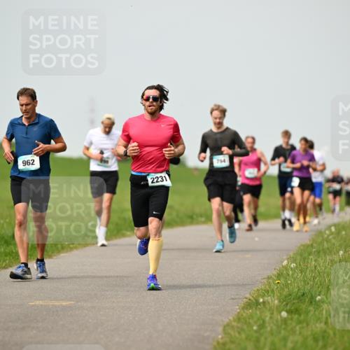 10.05.2026 - 8. Wedeler Halbmarathon Dr. Thomas Lammeyer http://msf.ph/oto/9702960 10.05.2026 11:49:30 Laufen 962, 2231, 794 meine-sportfotos.de