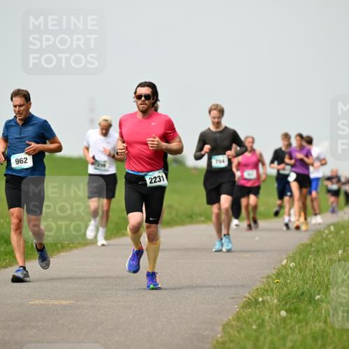 10.05.2026 - 8. Wedeler Halbmarathon Dr. Thomas Lammeyer http://msf.ph/oto/9702961 10.05.2026 11:49:30 Laufen 962, 2018, 2231, 794 meine-sportfotos.de