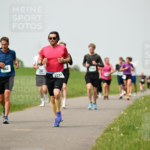 10.05.2026 - 8. Wedeler Halbmarathon Dr. Thomas Lammeyer http://msf.ph/oto/9702964 10.05.2026 11:49:31 Laufen 962, 2231 meine-sportfotos.de