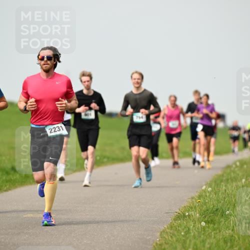 10.05.2026 - 8. Wedeler Halbmarathon Dr. Thomas Lammeyer http://msf.ph/oto/9702971 10.05.2026 11:49:32 Laufen 962, 2231, 601, 754 meine-sportfotos.de