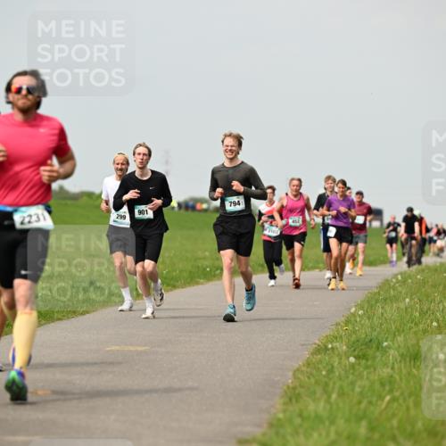 10.05.2026 - 8. Wedeler Halbmarathon Dr. Thomas Lammeyer http://msf.ph/oto/9702977 10.05.2026 11:49:33 Laufen 2231, 299, 901, 794, 2103, 452 meine-sportfotos.de