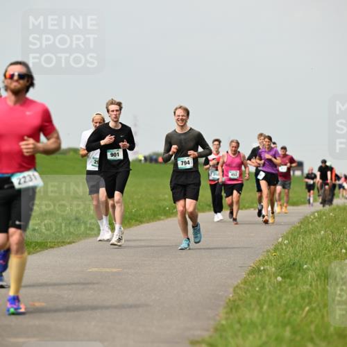 10.05.2026 - 8. Wedeler Halbmarathon Dr. Thomas Lammeyer http://msf.ph/oto/9702979 10.05.2026 11:49:33 Laufen 2231, 901, 794, 210, 452 meine-sportfotos.de