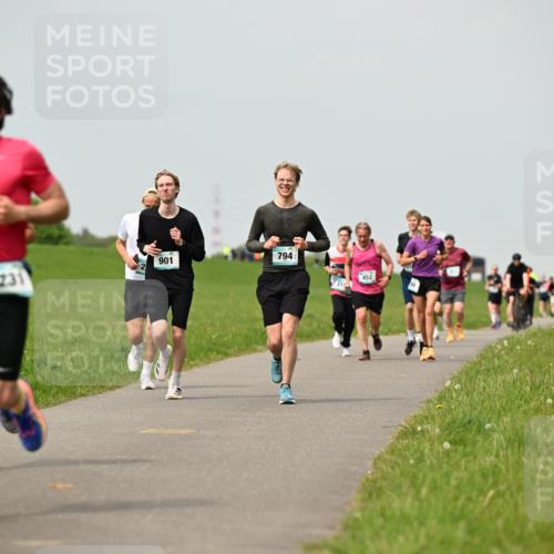10.05.2026 - 8. Wedeler Halbmarathon Dr. Thomas Lammeyer http://msf.ph/oto/9702980 10.05.2026 11:49:33 Laufen 901, 794, 2231, 452 meine-sportfotos.de