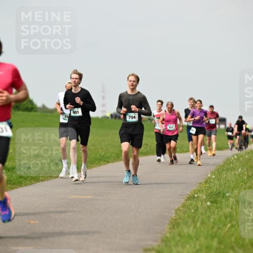 10.05.2026 - 8. Wedeler Halbmarathon Dr. Thomas Lammeyer http://msf.ph/oto/9702981 10.05.2026 11:49:34 Laufen 2231, 901, 794, 452 meine-sportfotos.de