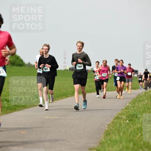 10.05.2026 - 8. Wedeler Halbmarathon Dr. Thomas Lammeyer http://msf.ph/oto/9702982 10.05.2026 11:49:34 Laufen 2231, 901, 794 meine-sportfotos.de