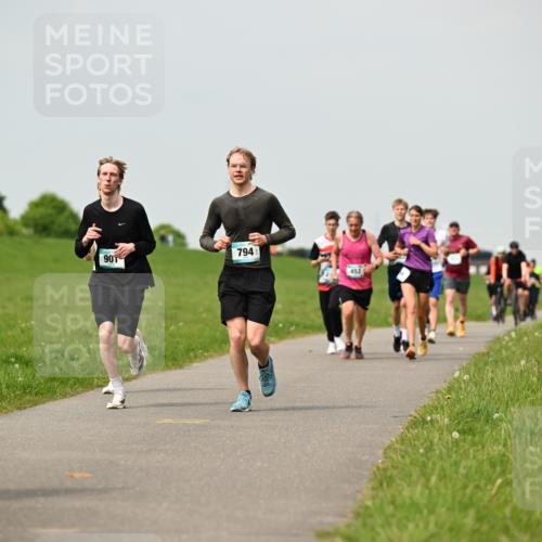 10.05.2026 - 8. Wedeler Halbmarathon Dr. Thomas Lammeyer http://msf.ph/oto/9702988 10.05.2026 11:49:35 Laufen 962, 901, 794, 452 meine-sportfotos.de