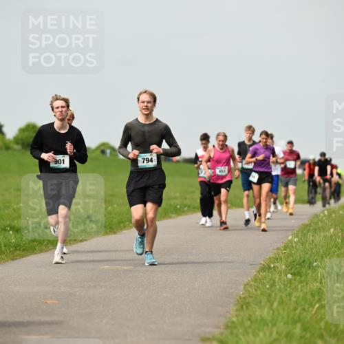 10.05.2026 - 8. Wedeler Halbmarathon Dr. Thomas Lammeyer http://msf.ph/oto/9702992 10.05.2026 11:49:35 Laufen 901, 794, 452 meine-sportfotos.de