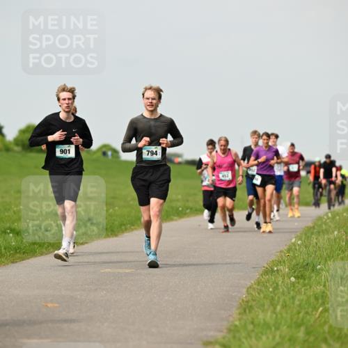 10.05.2026 - 8. Wedeler Halbmarathon Dr. Thomas Lammeyer http://msf.ph/oto/9702993 10.05.2026 11:49:35 Laufen 901, 794 meine-sportfotos.de