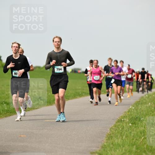 10.05.2026 - 8. Wedeler Halbmarathon Dr. Thomas Lammeyer http://msf.ph/oto/9702994 10.05.2026 11:49:35 Laufen 794, 452 meine-sportfotos.de