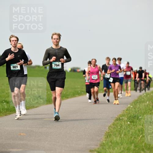 10.05.2026 - 8. Wedeler Halbmarathon Dr. Thomas Lammeyer http://msf.ph/oto/9702995 10.05.2026 11:49:36 Laufen 901, 794 meine-sportfotos.de