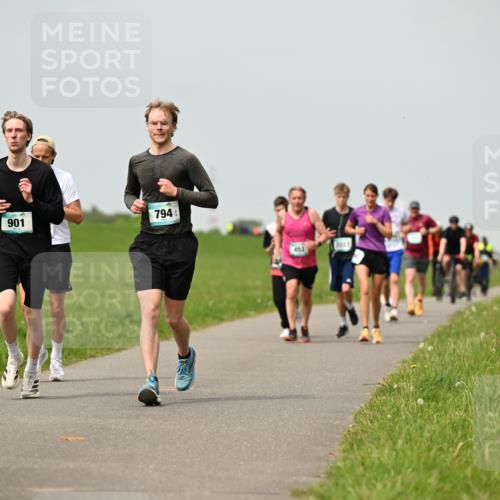 10.05.2026 - 8. Wedeler Halbmarathon Dr. Thomas Lammeyer http://msf.ph/oto/9702998 10.05.2026 11:49:36 Laufen 901, 794, 452 meine-sportfotos.de