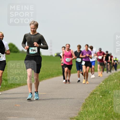 10.05.2026 - 8. Wedeler Halbmarathon Dr. Thomas Lammeyer http://msf.ph/oto/9703000 10.05.2026 11:49:37 Laufen 901, 794 meine-sportfotos.de