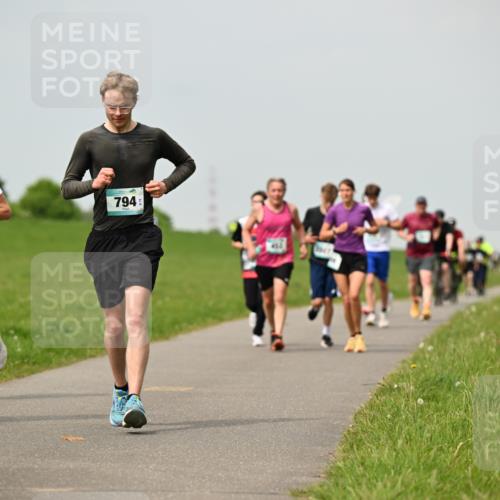 10.05.2026 - 8. Wedeler Halbmarathon Dr. Thomas Lammeyer http://msf.ph/oto/9703004 10.05.2026 11:49:37 Laufen 901, 794 meine-sportfotos.de