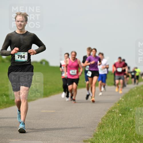 10.05.2026 - 8. Wedeler Halbmarathon Dr. Thomas Lammeyer http://msf.ph/oto/9703008 10.05.2026 11:49:38 Laufen 794 meine-sportfotos.de