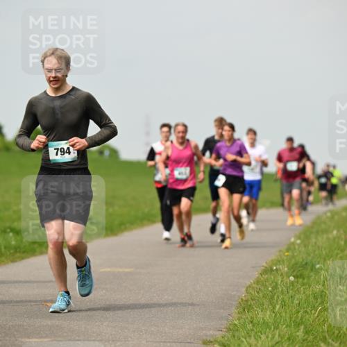 10.05.2026 - 8. Wedeler Halbmarathon Dr. Thomas Lammeyer http://msf.ph/oto/9703010 10.05.2026 11:49:38 Laufen 794 meine-sportfotos.de