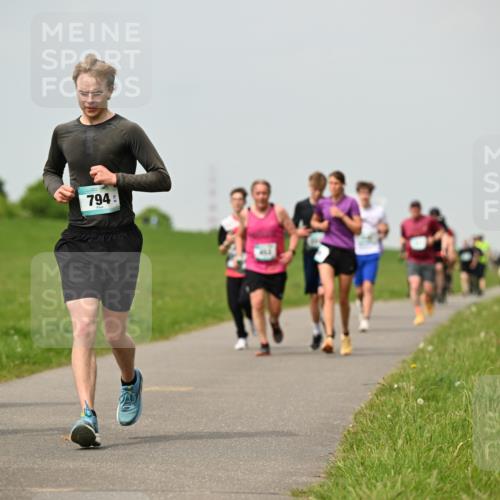 10.05.2026 - 8. Wedeler Halbmarathon Dr. Thomas Lammeyer http://msf.ph/oto/9703011 10.05.2026 11:49:37 Laufen 901, 794 meine-sportfotos.de