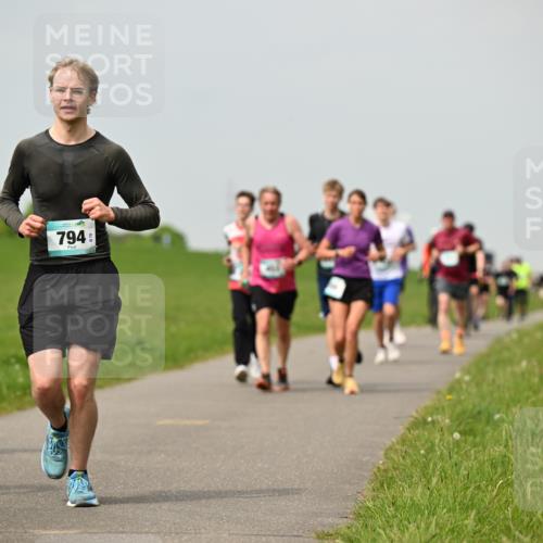 10.05.2026 - 8. Wedeler Halbmarathon Dr. Thomas Lammeyer http://msf.ph/oto/9703012 10.05.2026 11:49:38 Laufen 299, 794 meine-sportfotos.de
