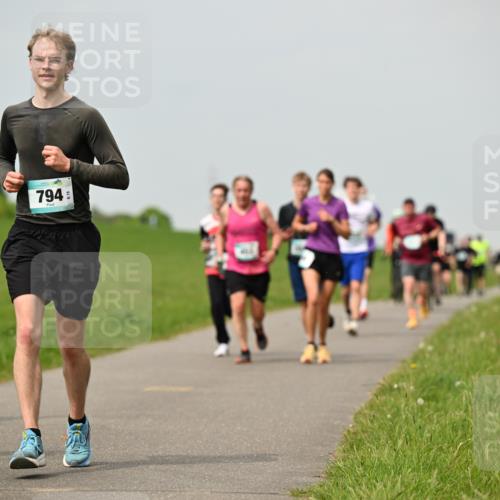10.05.2026 - 8. Wedeler Halbmarathon Dr. Thomas Lammeyer http://msf.ph/oto/9703013 10.05.2026 11:49:38 Laufen 794 meine-sportfotos.de