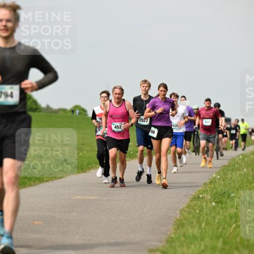10.05.2026 - 8. Wedeler Halbmarathon Dr. Thomas Lammeyer http://msf.ph/oto/9703016 10.05.2026 11:49:39 Laufen 794, 411, 2027, 830, 452 meine-sportfotos.de