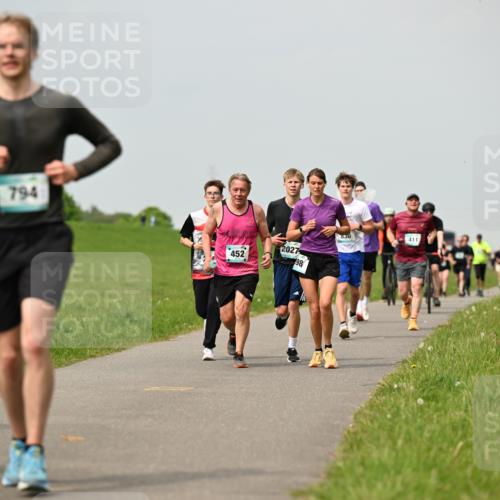 10.05.2026 - 8. Wedeler Halbmarathon Dr. Thomas Lammeyer http://msf.ph/oto/9703017 10.05.2026 11:49:38 Laufen 794, 452, 2027, 411 meine-sportfotos.de