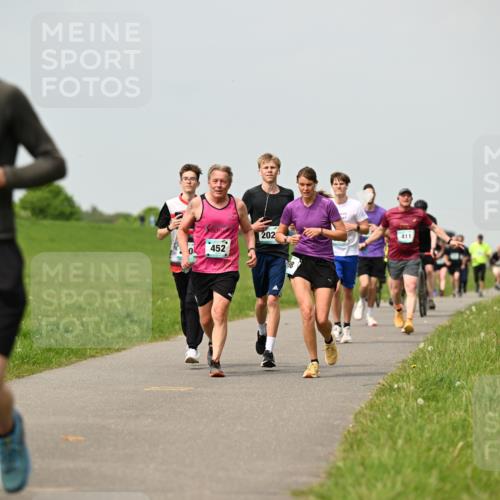 10.05.2026 - 8. Wedeler Halbmarathon Dr. Thomas Lammeyer http://msf.ph/oto/9703019 10.05.2026 11:49:39 Laufen 794, 452, 202, 411 meine-sportfotos.de