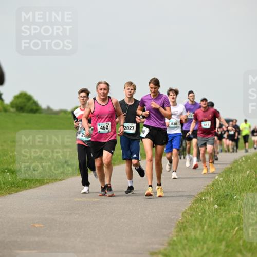 10.05.2026 - 8. Wedeler Halbmarathon Dr. Thomas Lammeyer http://msf.ph/oto/9703023 10.05.2026 11:49:40 Laufen 794, 830, 411, 452, 2027 meine-sportfotos.de