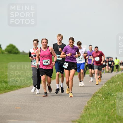 10.05.2026 - 8. Wedeler Halbmarathon Dr. Thomas Lammeyer http://msf.ph/oto/9703025 10.05.2026 11:49:40 Laufen 202, 452, 298, 830, 411 meine-sportfotos.de