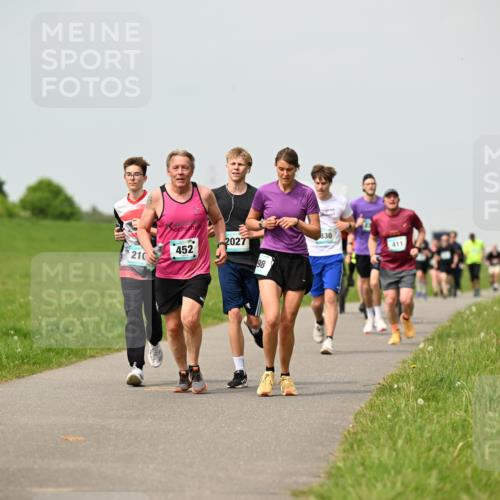 10.05.2026 - 8. Wedeler Halbmarathon Dr. Thomas Lammeyer http://msf.ph/oto/9703026 10.05.2026 11:49:40 Laufen 210, 452, 2027, 830, 411 meine-sportfotos.de