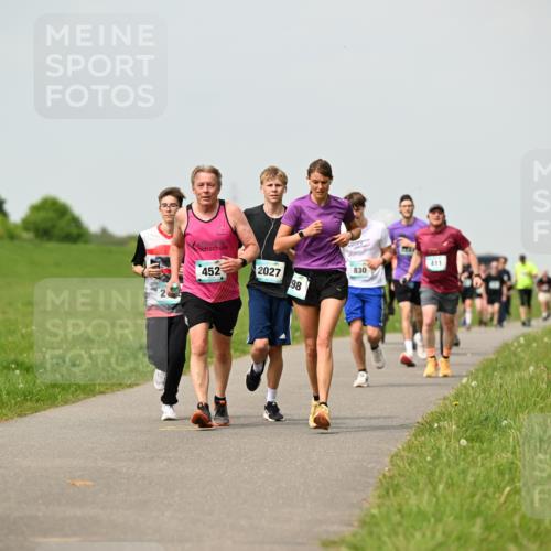 10.05.2026 - 8. Wedeler Halbmarathon Dr. Thomas Lammeyer http://msf.ph/oto/9703027 10.05.2026 11:49:40 Laufen 411, 830, 452, 2027 meine-sportfotos.de