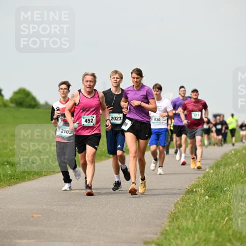 10.05.2026 - 8. Wedeler Halbmarathon Dr. Thomas Lammeyer http://msf.ph/oto/9703028 10.05.2026 11:49:40 Laufen 2103, 411, 2027, 830, 452 meine-sportfotos.de