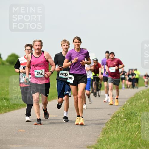 10.05.2026 - 8. Wedeler Halbmarathon Dr. Thomas Lammeyer http://msf.ph/oto/9703034 10.05.2026 11:49:41 Laufen 452, 2027, 411 meine-sportfotos.de