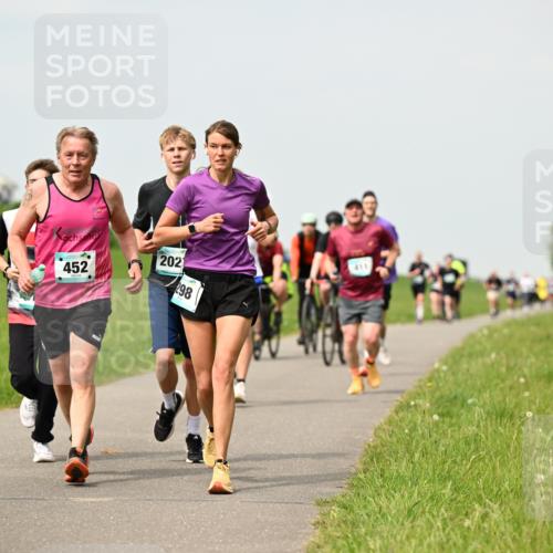 10.05.2026 - 8. Wedeler Halbmarathon Dr. Thomas Lammeyer http://msf.ph/oto/9703046 10.05.2026 11:49:43 Laufen 452, 202, 298, 411 meine-sportfotos.de