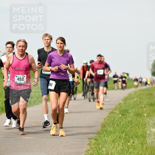 10.05.2026 - 8. Wedeler Halbmarathon Dr. Thomas Lammeyer http://msf.ph/oto/9703047 10.05.2026 11:49:43 Laufen 452 meine-sportfotos.de