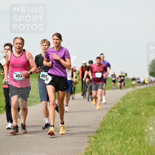 10.05.2026 - 8. Wedeler Halbmarathon Dr. Thomas Lammeyer http://msf.ph/oto/9703050 10.05.2026 11:49:43 Laufen 2028, 452 meine-sportfotos.de